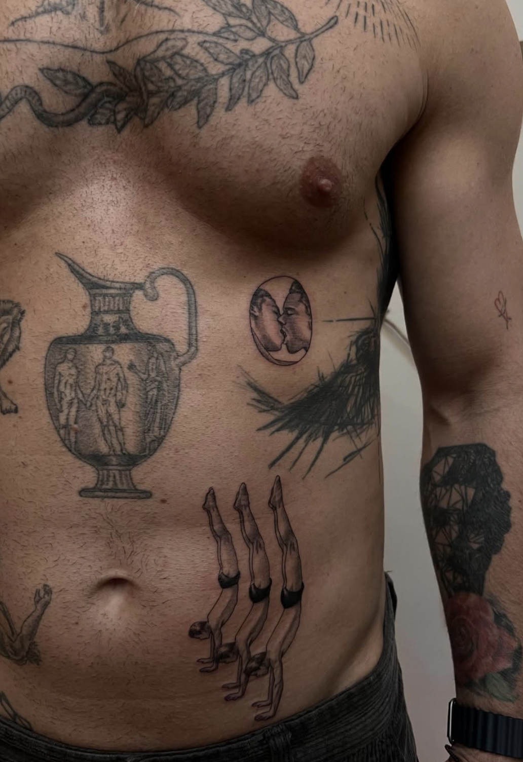 Kolibřík nad granátovým jablkem — rameno